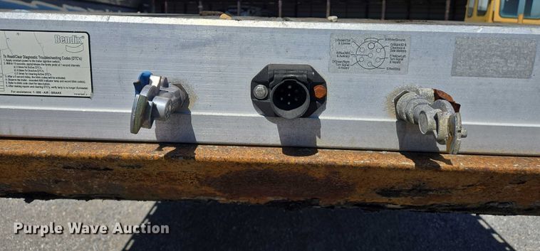 image for item DW7027 2008 Reitnouer flatbed trailer