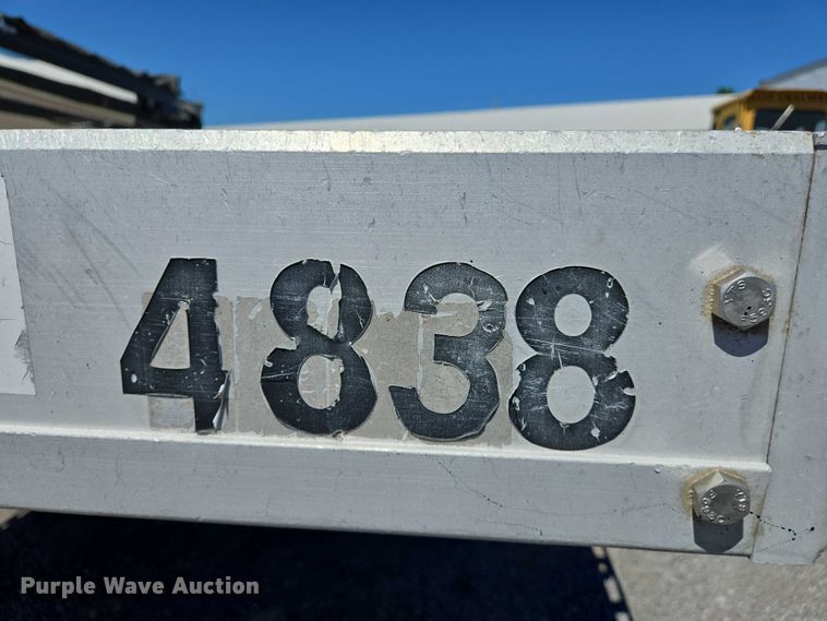 image for item DW7027 2008 Reitnouer flatbed trailer