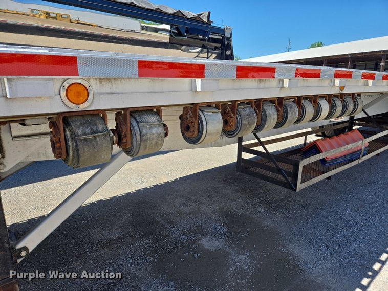 image for item DW7027 2008 Reitnouer flatbed trailer