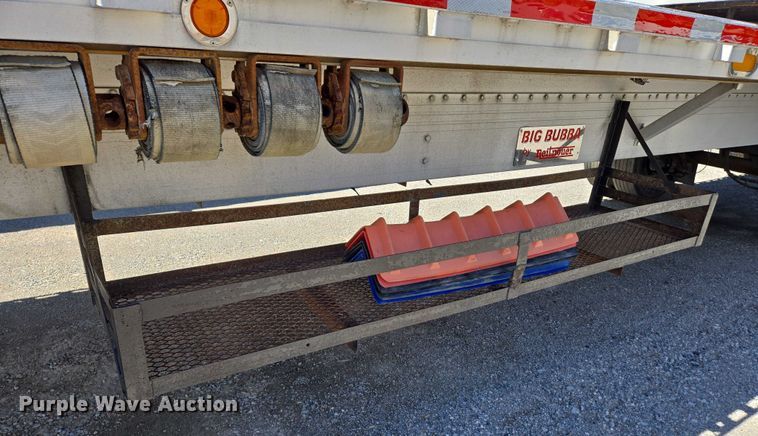 image for item DW7027 2008 Reitnouer flatbed trailer
