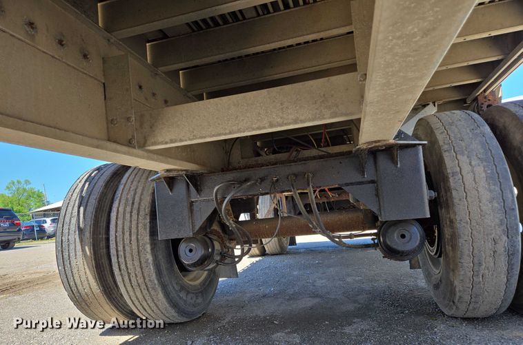 image for item DW7027 2008 Reitnouer flatbed trailer