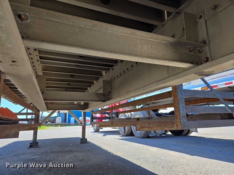 image for item DW7027 2008 Reitnouer flatbed trailer