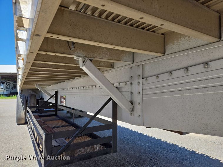 image for item DW7027 2008 Reitnouer flatbed trailer