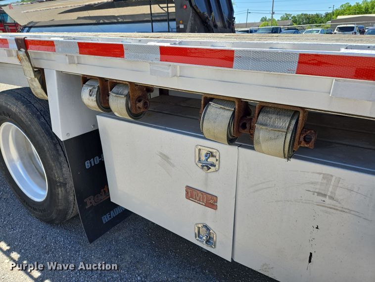 image for item DW7027 2008 Reitnouer flatbed trailer