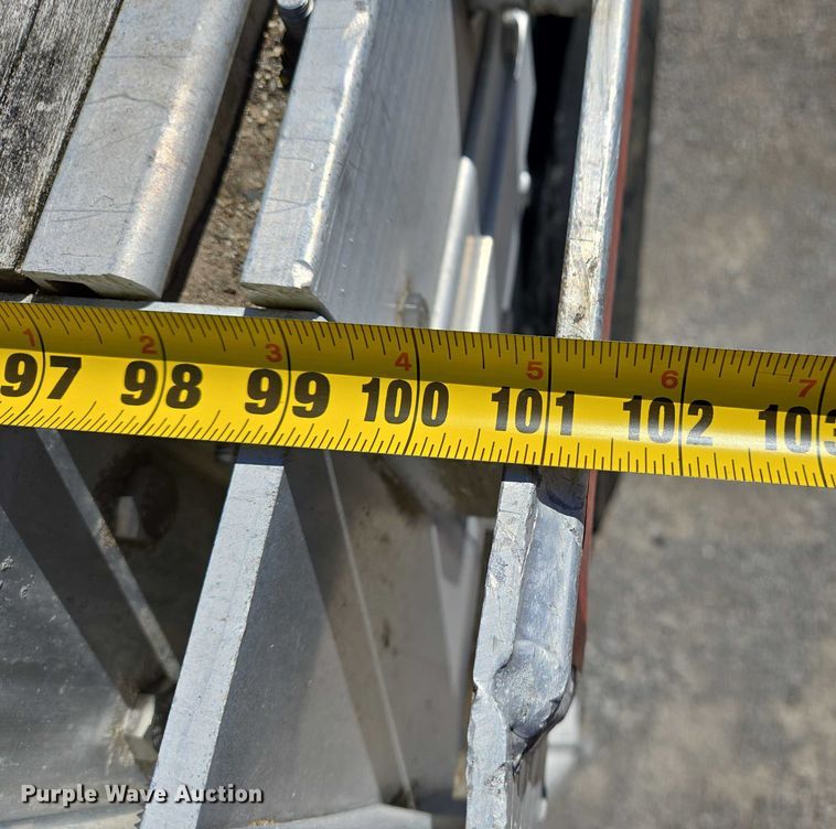 image for item DW7027 2008 Reitnouer flatbed trailer