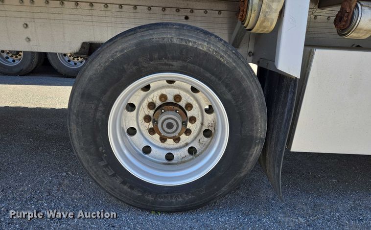 image for item DW7027 2008 Reitnouer flatbed trailer