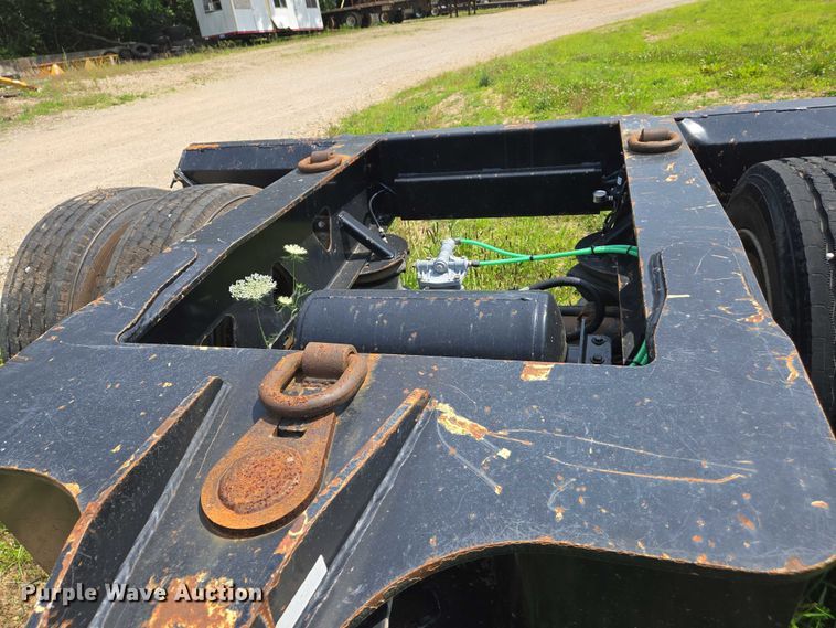 image for item DW7070 2008 Trail King stinger axle