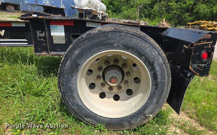 image for item DW7070 2008 Trail King stinger axle