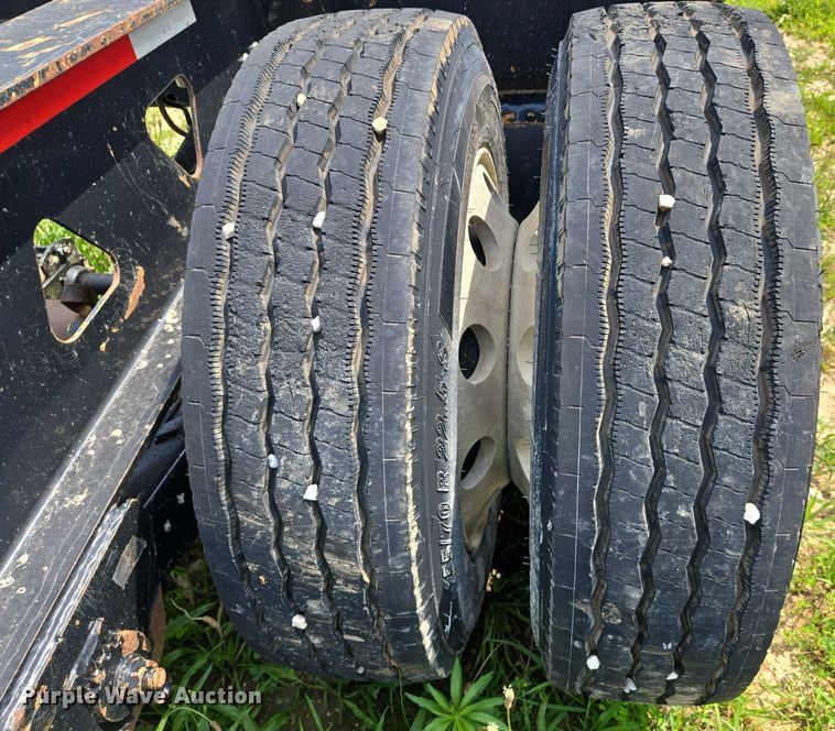 image for item DW7070 2008 Trail King stinger axle