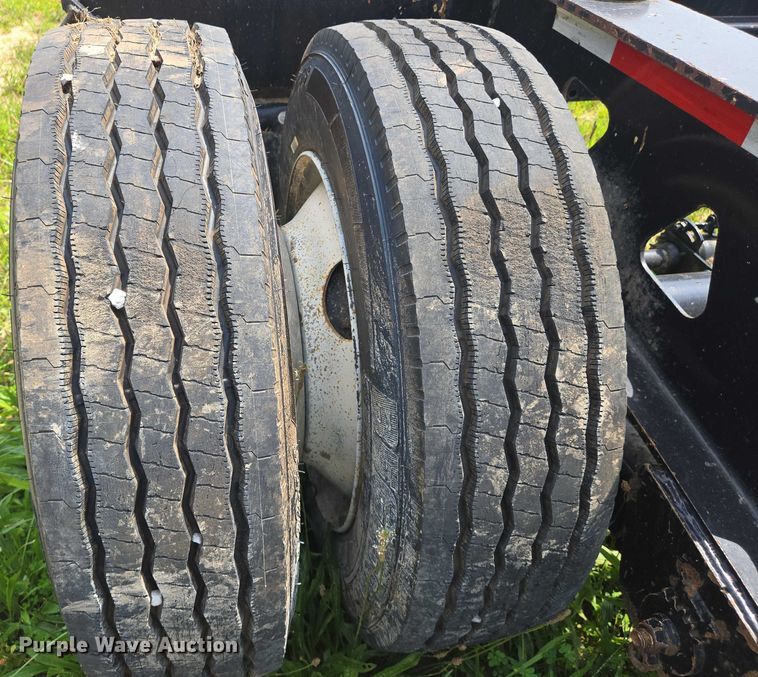 image for item DW7070 2008 Trail King stinger axle