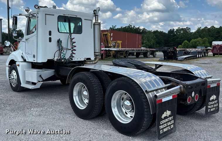 image for item DW7127 2007 Freightliner Columbia semi truck