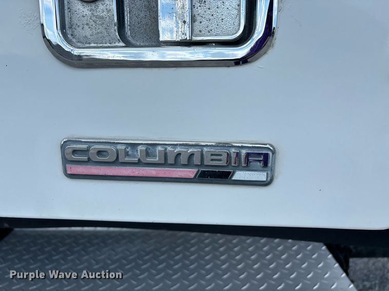 image for item DW7127 2007 Freightliner Columbia semi truck