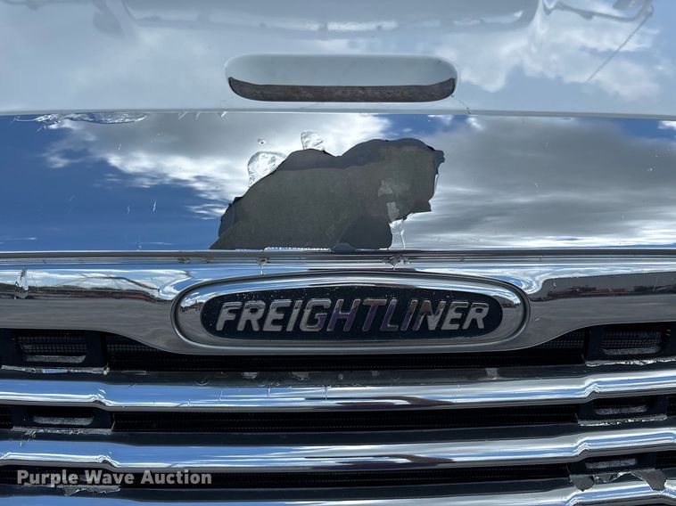 image for item DW7127 2007 Freightliner Columbia semi truck