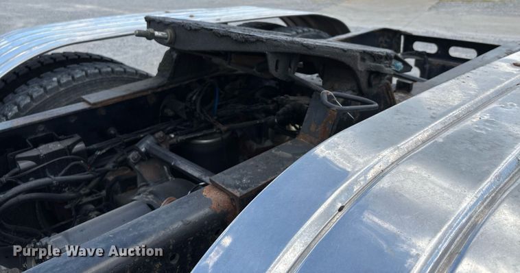 image for item DW7127 2007 Freightliner Columbia semi truck