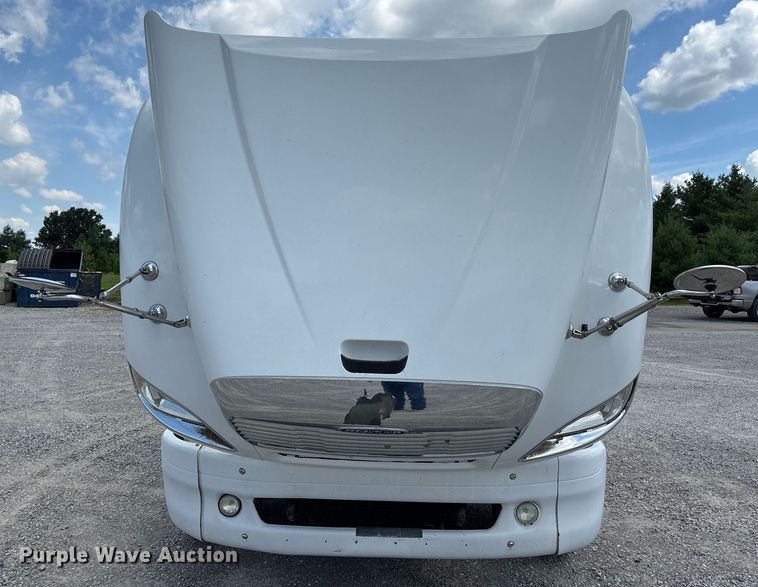 image for item DW7127 2007 Freightliner Columbia semi truck