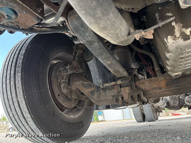 image for item DW7127 2007 Freightliner Columbia semi truck