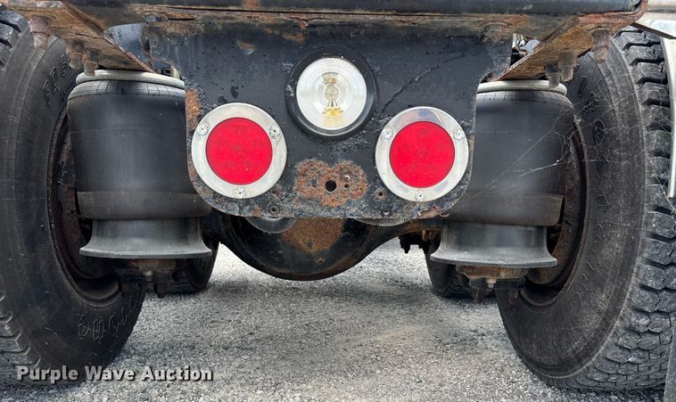 image for item DW7127 2007 Freightliner Columbia semi truck