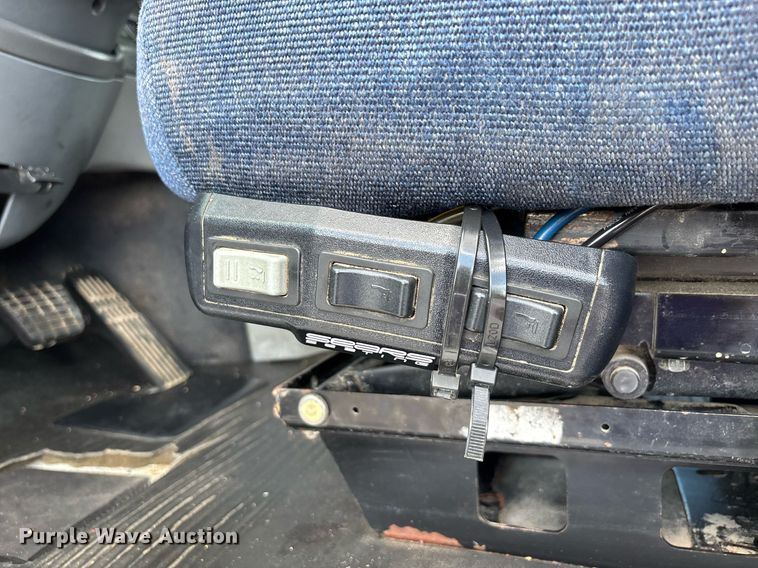 image for item DW7127 2007 Freightliner Columbia semi truck