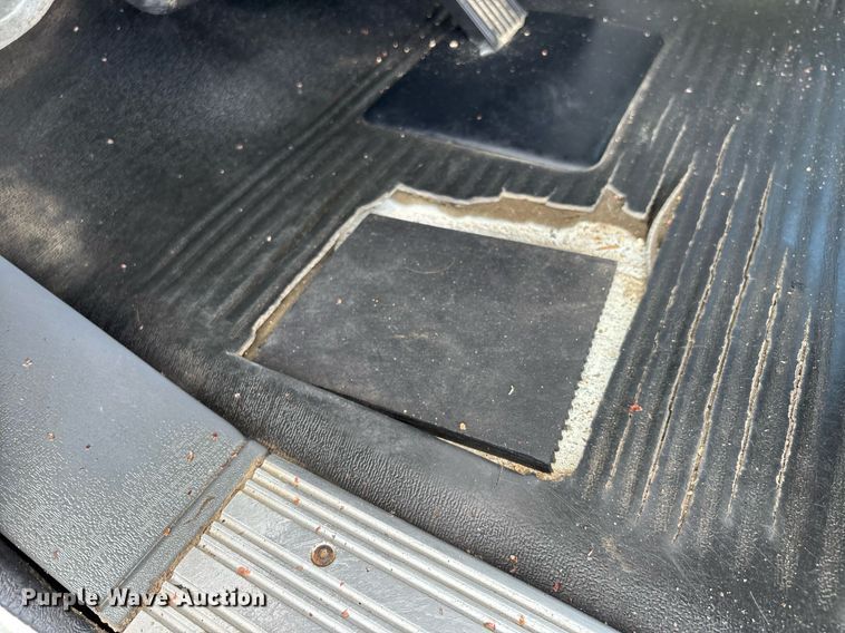 image for item DW7127 2007 Freightliner Columbia semi truck