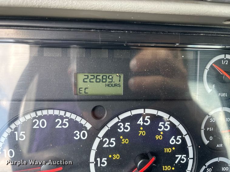 image for item DW7127 2007 Freightliner Columbia semi truck