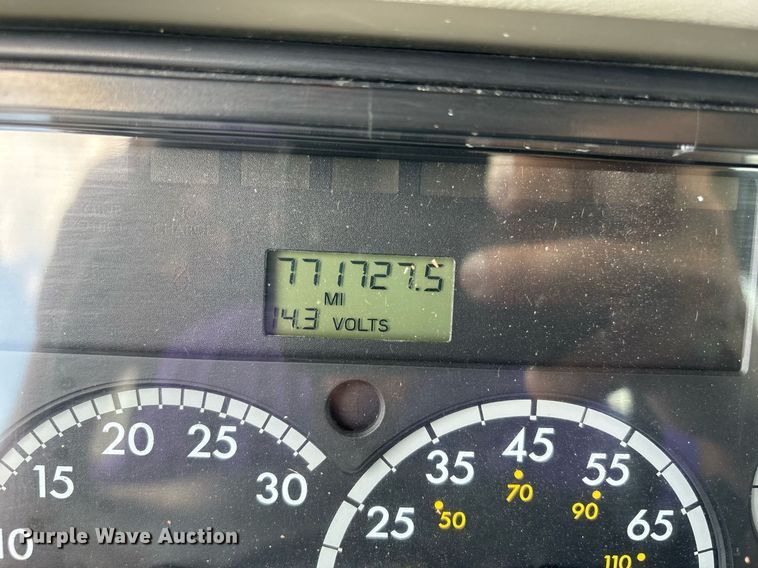 image for item DW7127 2007 Freightliner Columbia semi truck