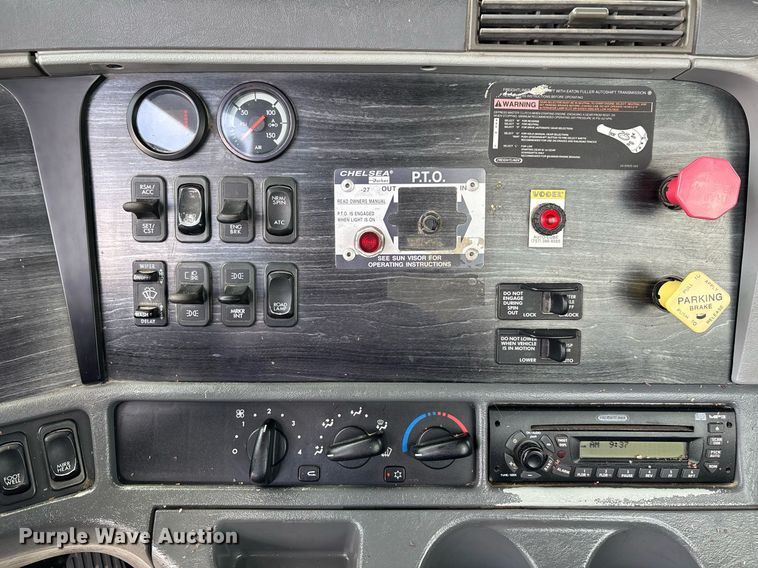 image for item DW7127 2007 Freightliner Columbia semi truck