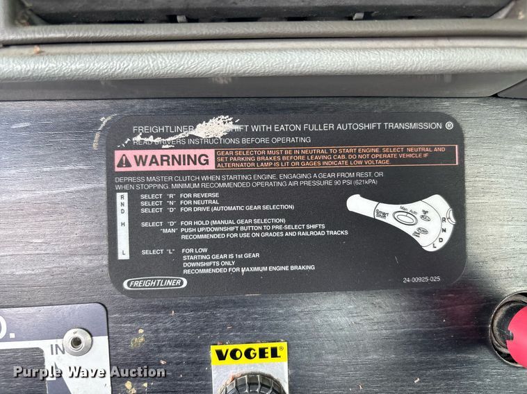 image for item DW7127 2007 Freightliner Columbia semi truck