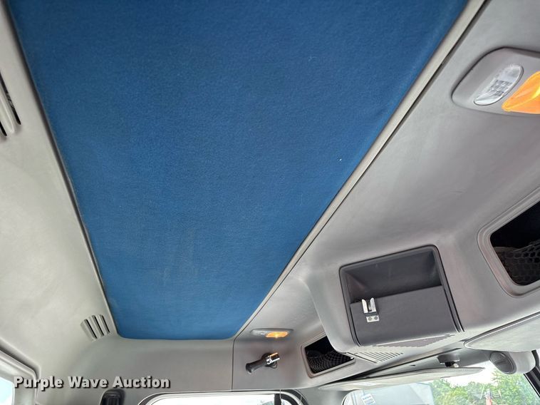 image for item DW7127 2007 Freightliner Columbia semi truck