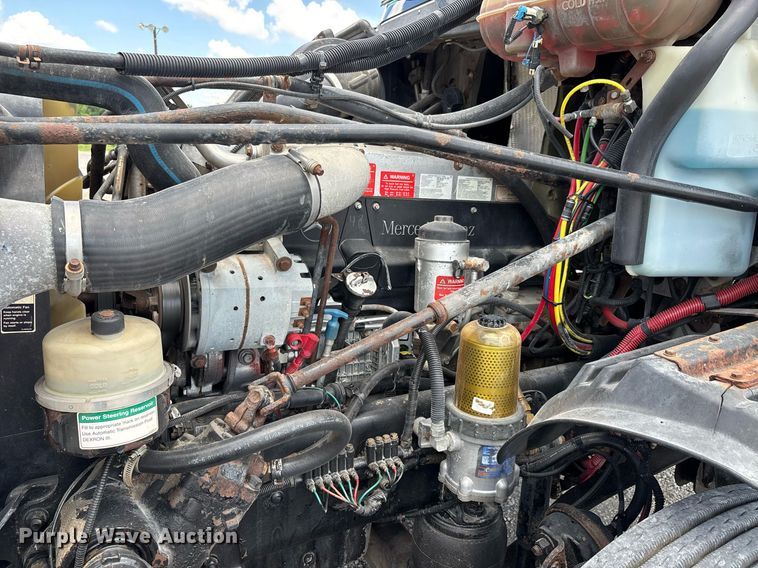 image for item DW7127 2007 Freightliner Columbia semi truck