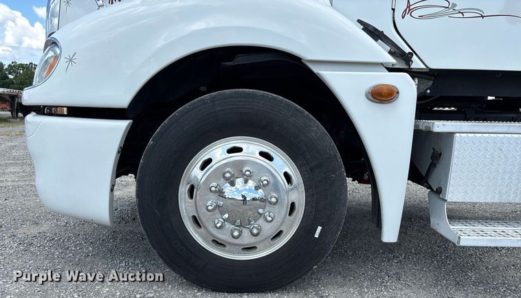 image for item DW7127 2007 Freightliner Columbia semi truck