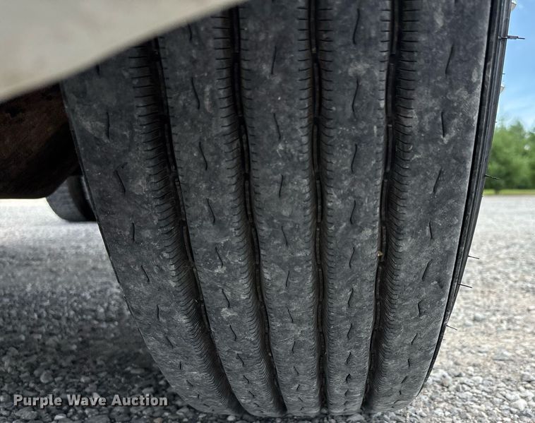 image for item DW7127 2007 Freightliner Columbia semi truck