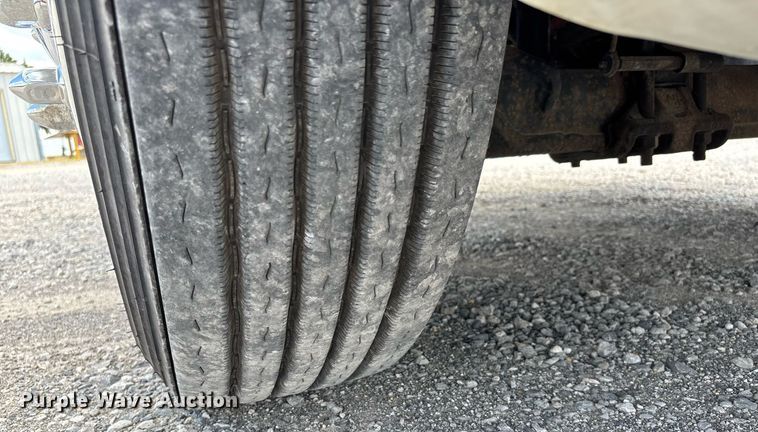 image for item DW7127 2007 Freightliner Columbia semi truck