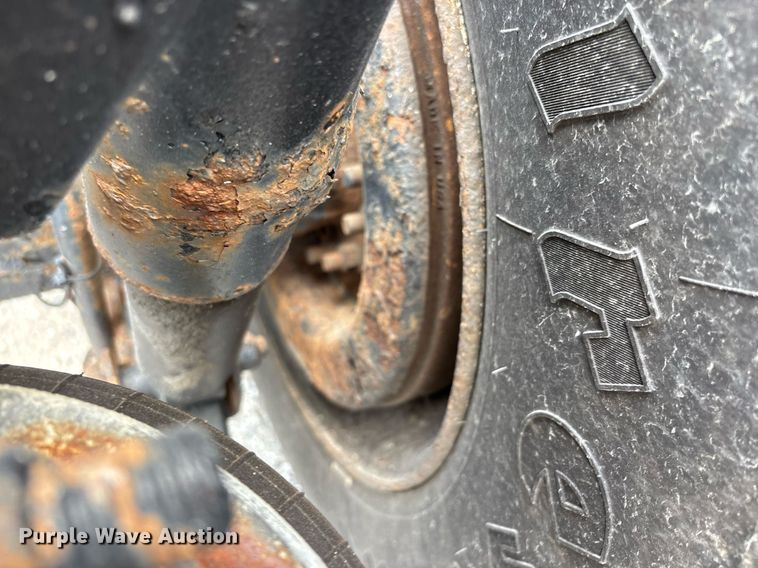 image for item DW7127 2007 Freightliner Columbia semi truck