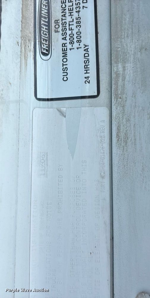 image for item DW7127 2007 Freightliner Columbia semi truck