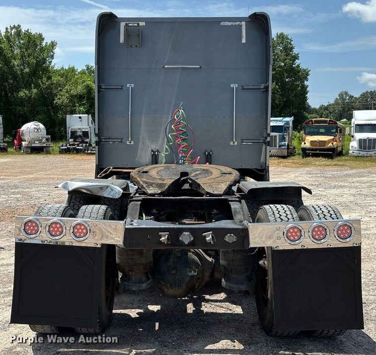 image for item DW7160 2002 Peterbilt 379 semi truck