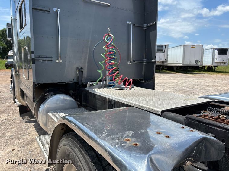 image for item DW7160 2002 Peterbilt 379 semi truck