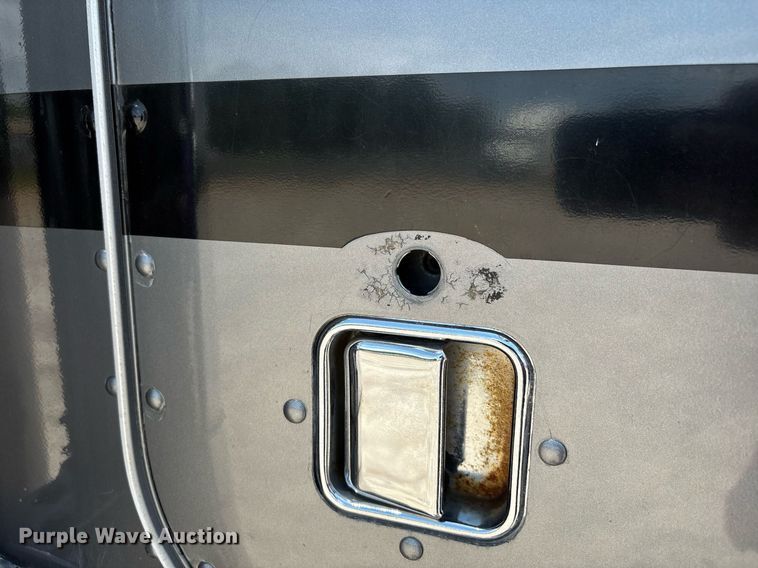 image for item DW7160 2002 Peterbilt 379 semi truck