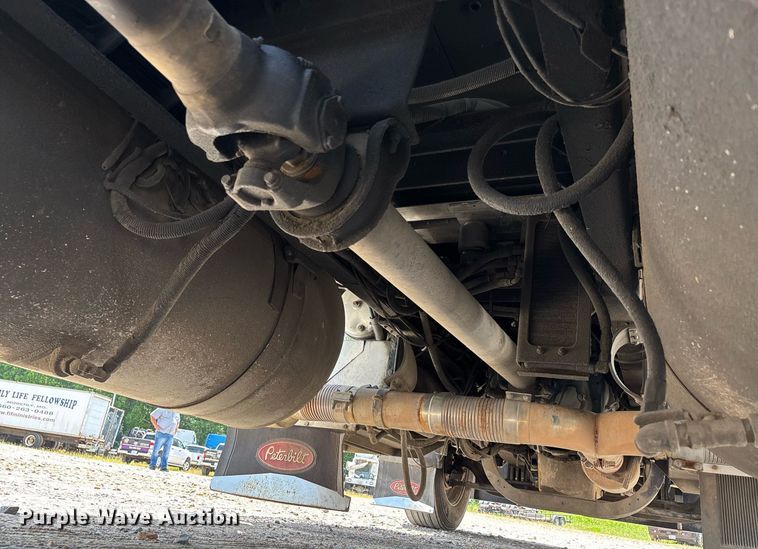 image for item DW7160 2002 Peterbilt 379 semi truck