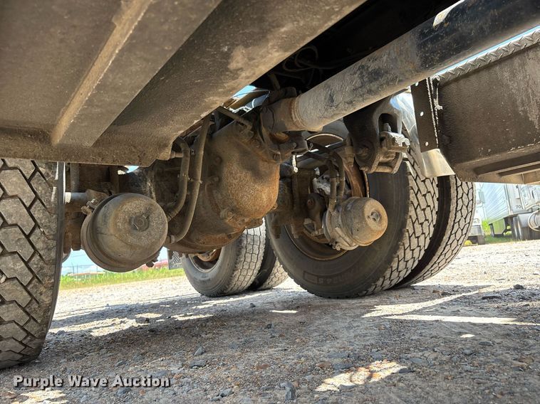 image for item DW7160 2002 Peterbilt 379 semi truck