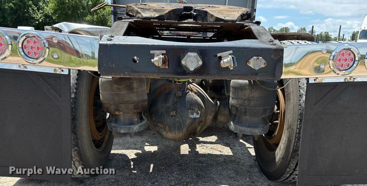 image for item DW7160 2002 Peterbilt 379 semi truck