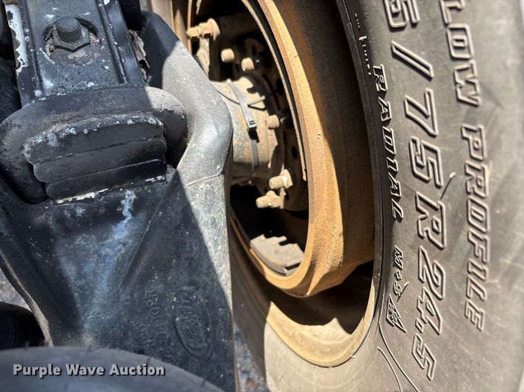 image for item DW7160 2002 Peterbilt 379 semi truck