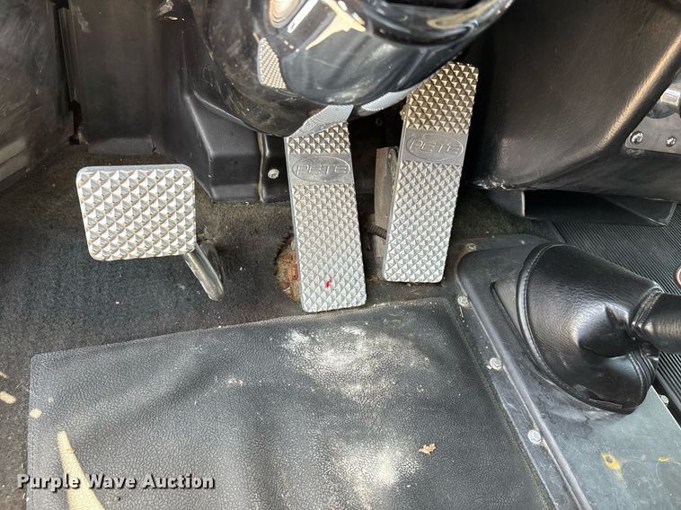 image for item DW7160 2002 Peterbilt 379 semi truck