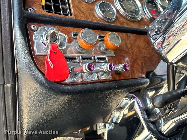 image for item DW7160 2002 Peterbilt 379 semi truck