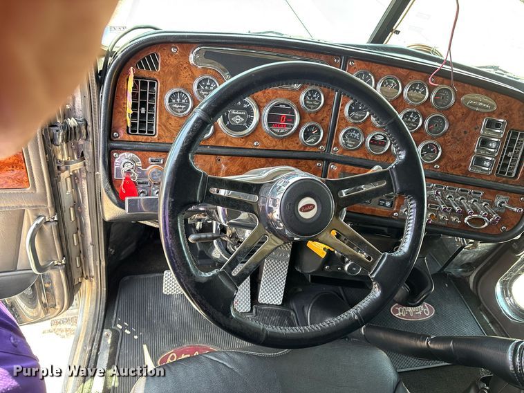 image for item DW7160 2002 Peterbilt 379 semi truck