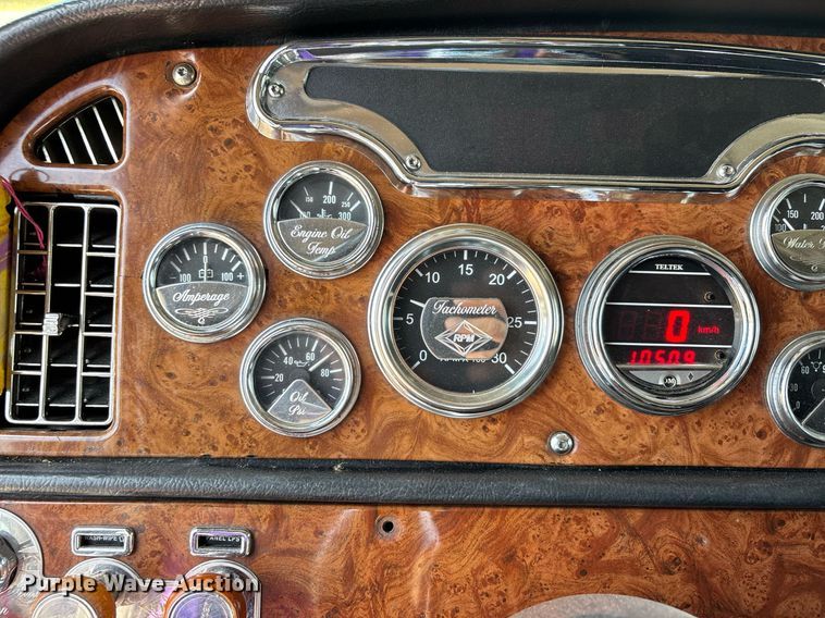 image for item DW7160 2002 Peterbilt 379 semi truck