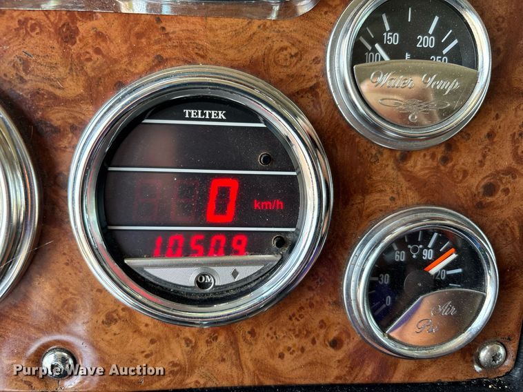 image for item DW7160 2002 Peterbilt 379 semi truck