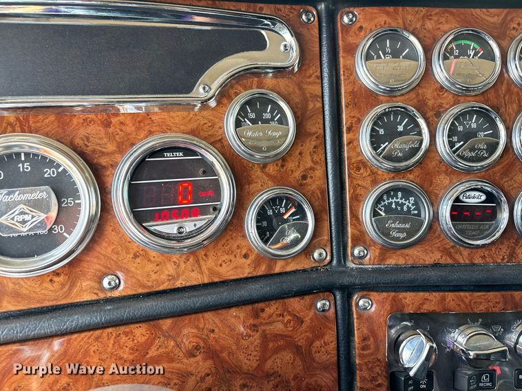 image for item DW7160 2002 Peterbilt 379 semi truck