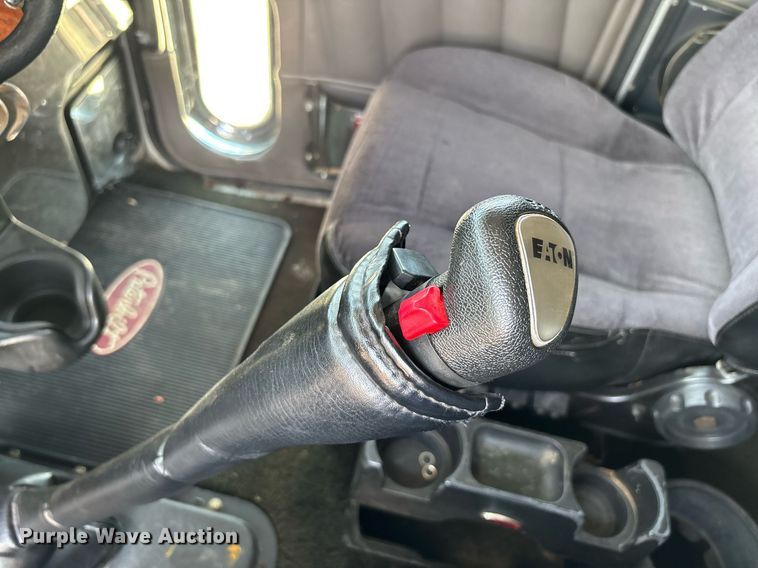 image for item DW7160 2002 Peterbilt 379 semi truck