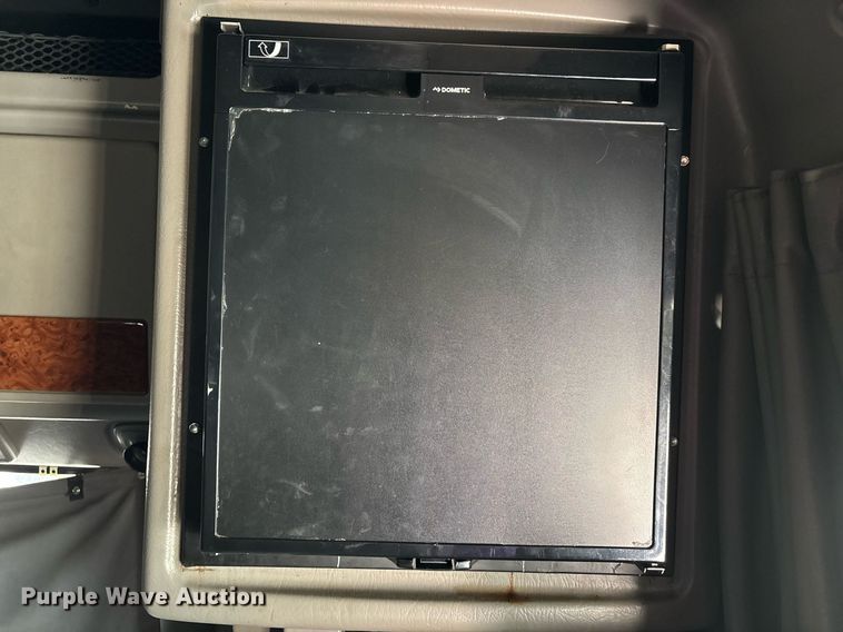 image for item DW7160 2002 Peterbilt 379 semi truck