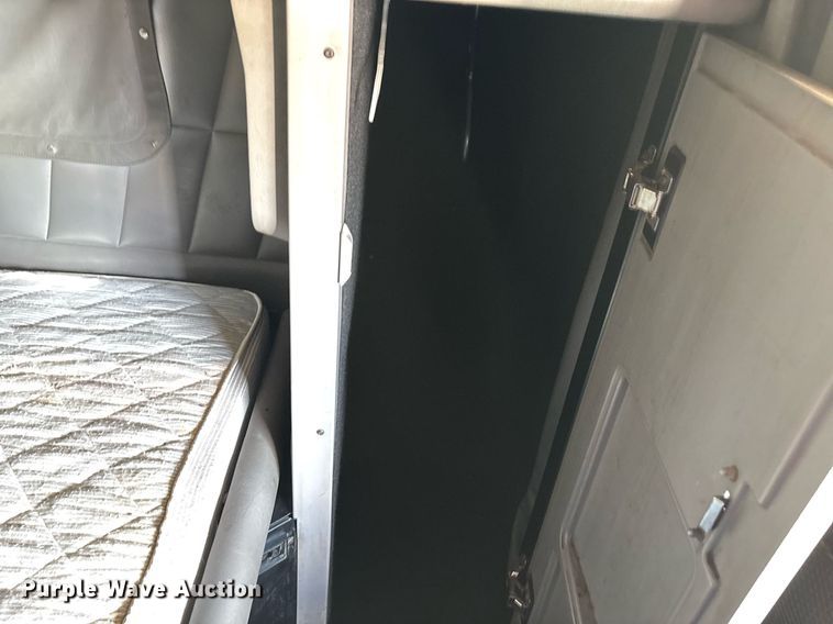 image for item DW7160 2002 Peterbilt 379 semi truck